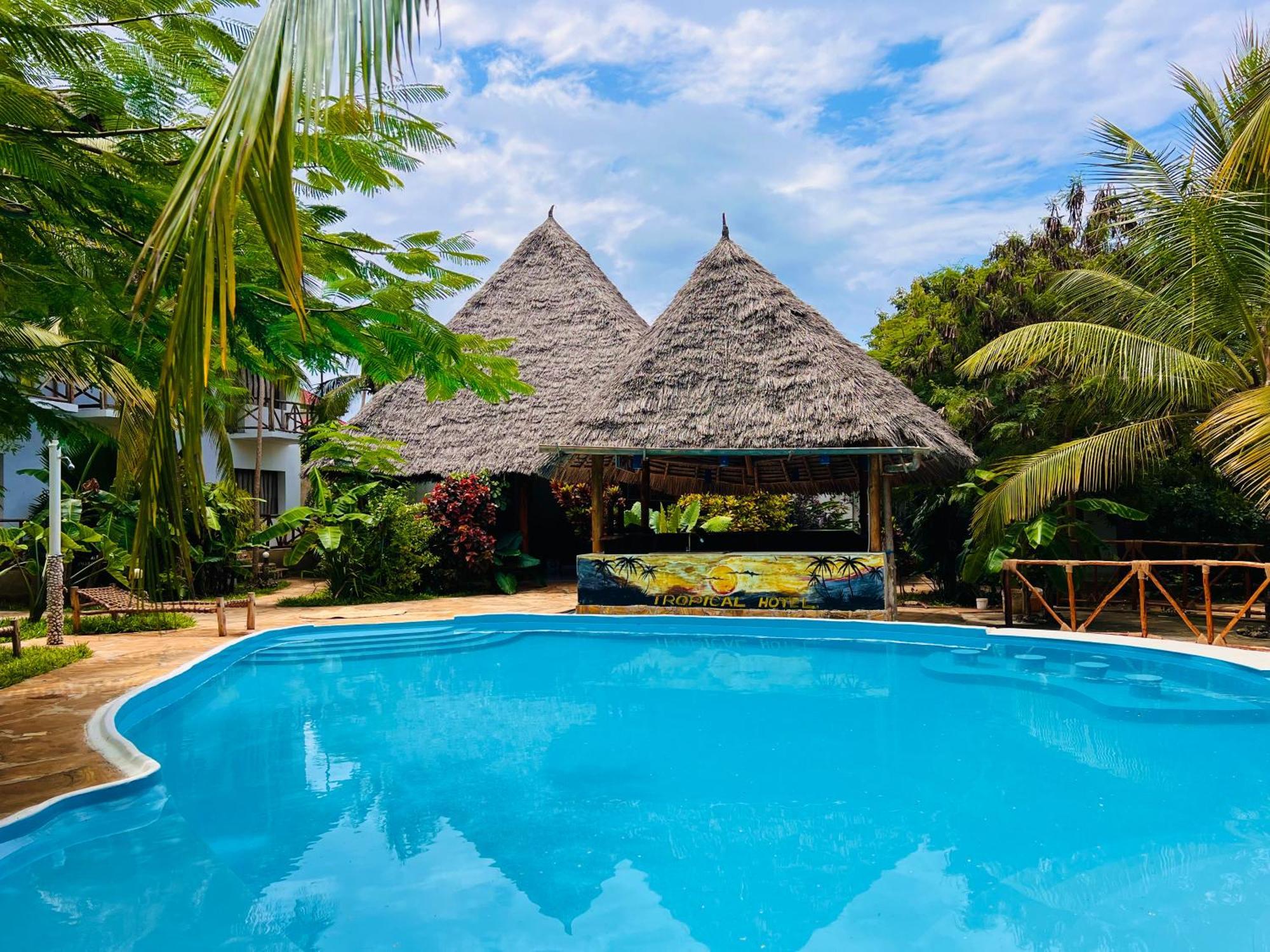 ホテル Tropical ナングウィ エクステリア 写真
