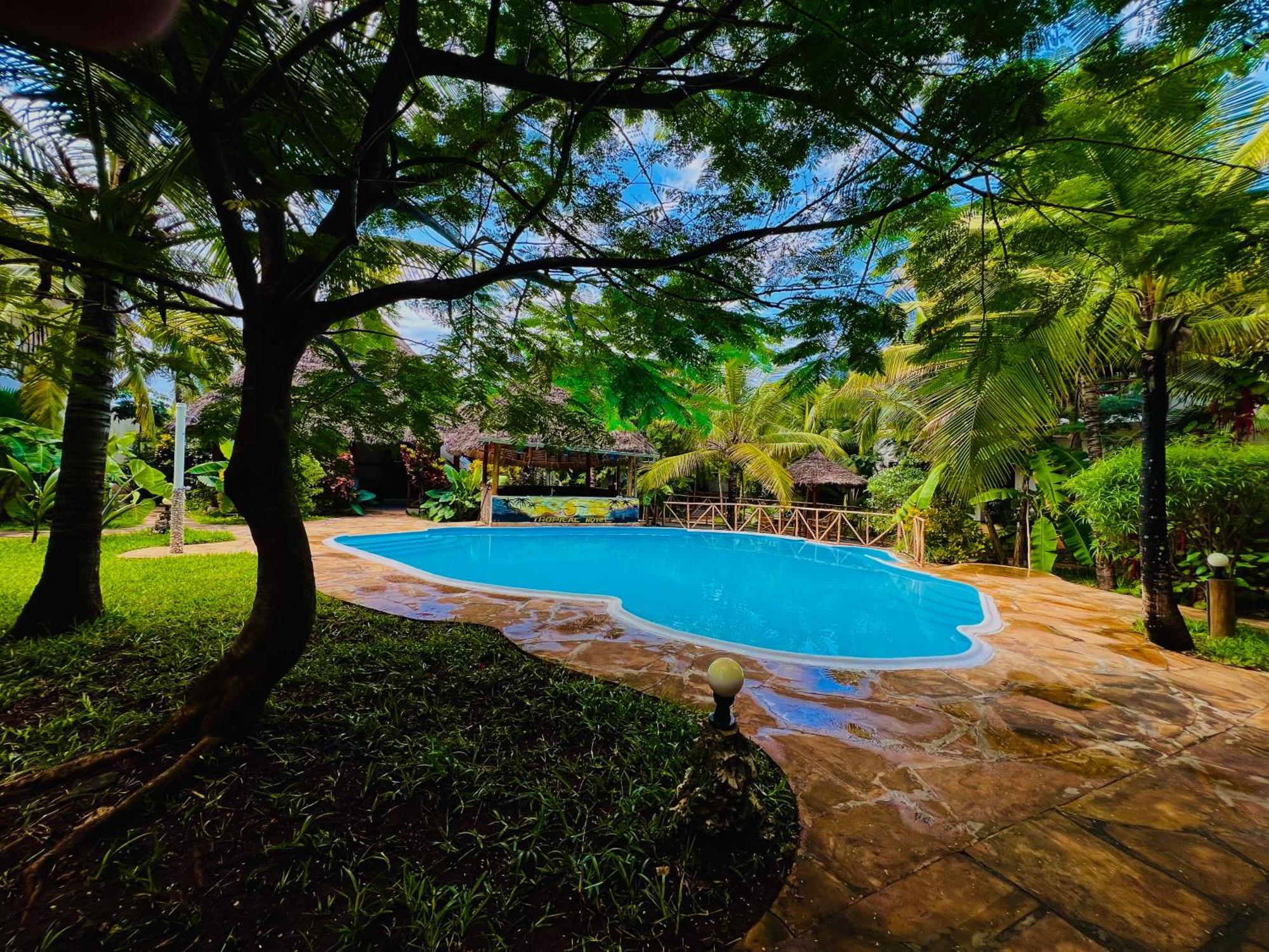 ホテル Tropical ナングウィ エクステリア 写真