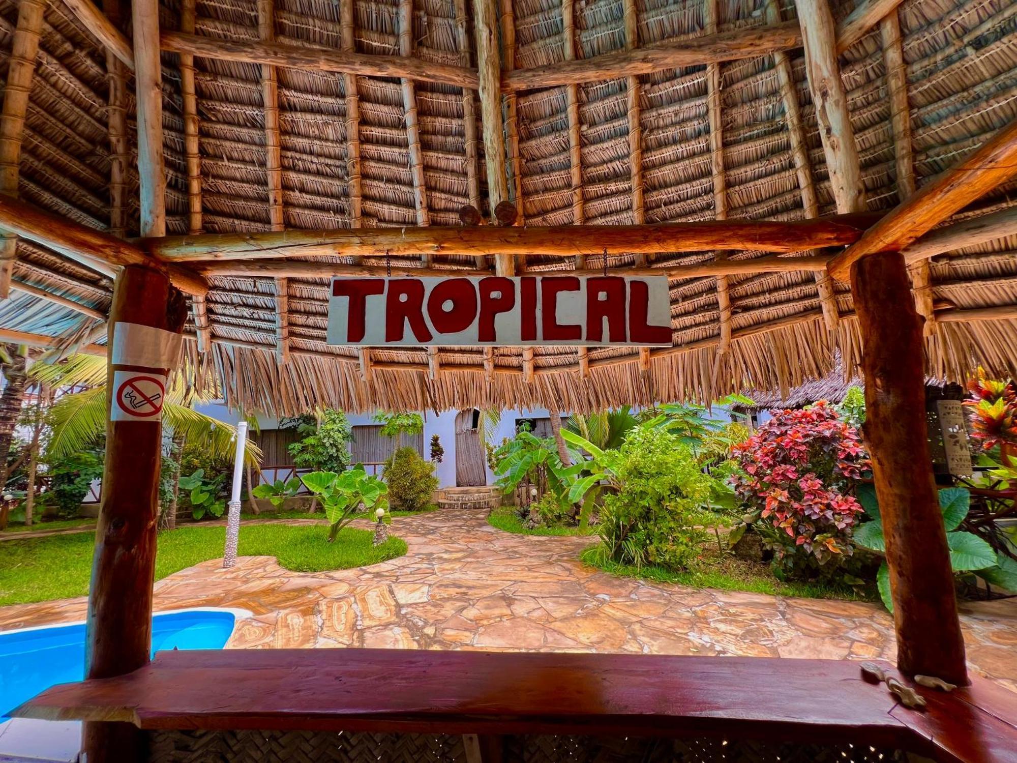 ホテル Tropical ナングウィ エクステリア 写真