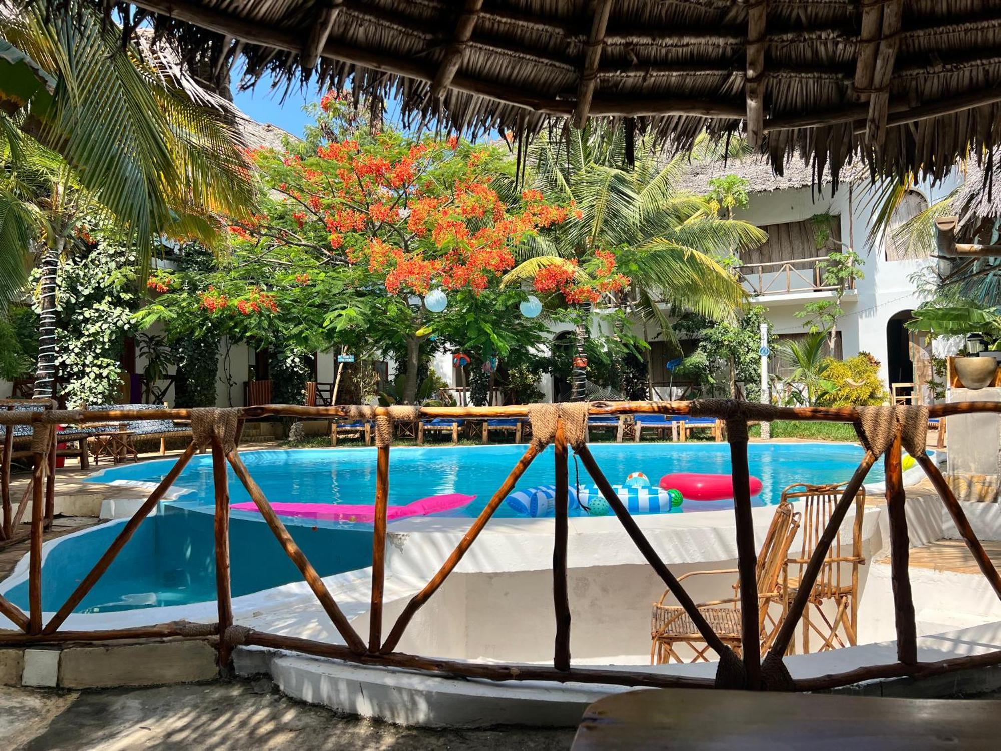 ホテル Tropical ナングウィ エクステリア 写真